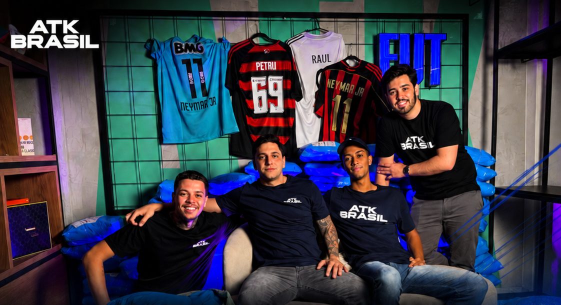 Equipe da ATK Brasil no estoque